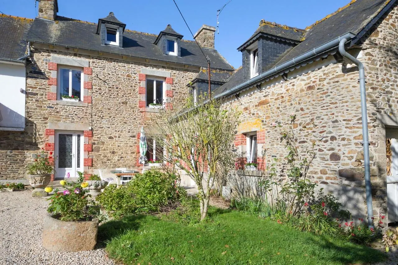 Maison Chaleureuse A Pordic Avec Jardin Et Cheminee