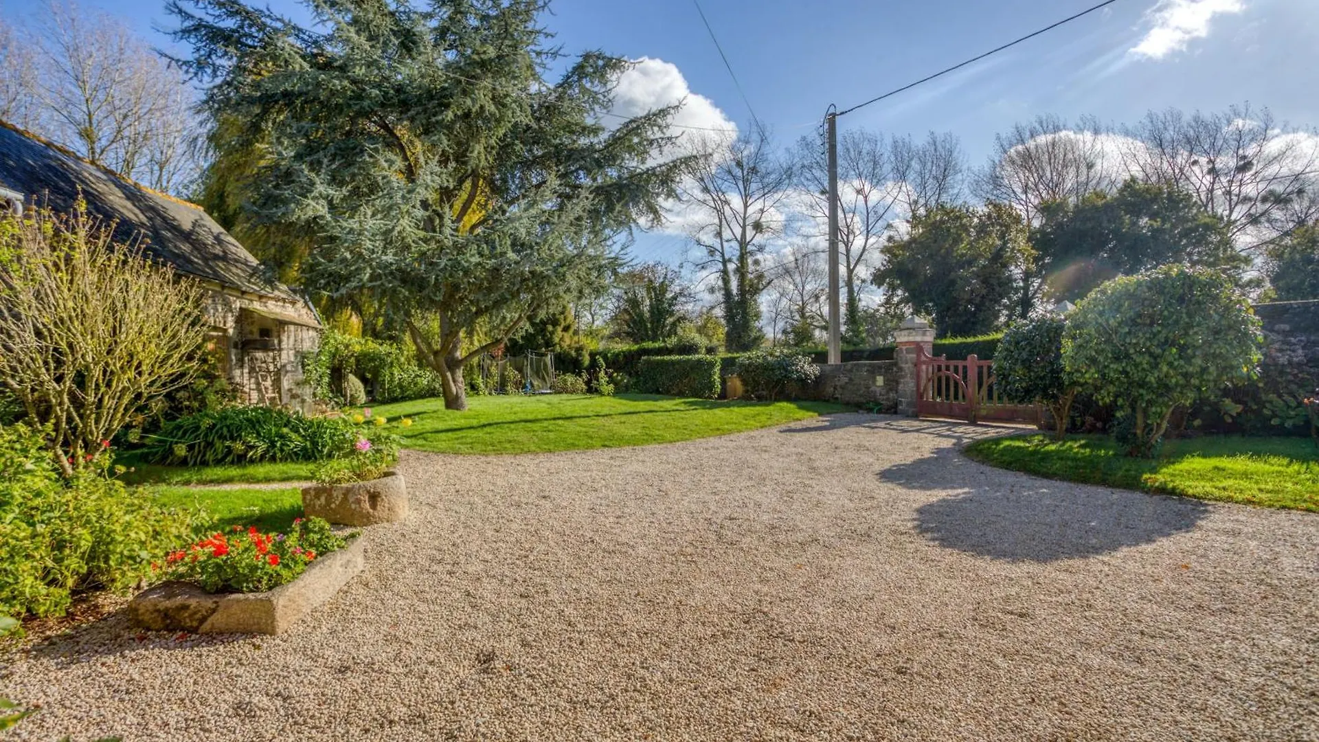 Holiday home Maison Chaleureuse A Pordic Avec Jardin Et Cheminee