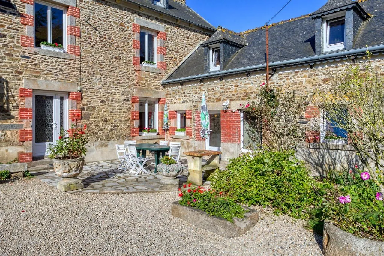 Maison Chaleureuse A Pordic Avec Jardin Et Cheminee Holiday home